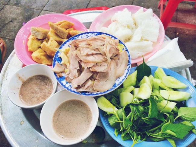 8 món ăn thần thánh giúp bạn chống chọi với thời tiết rán trứng giữa đường của Hà Nội - Ảnh 9.