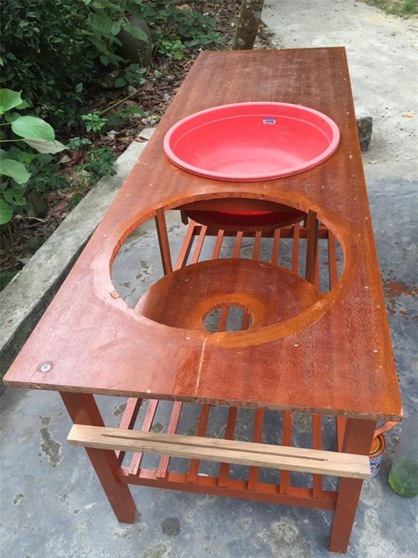 chi em phat sot voi ong chong viet tu tay "che" bon rua bat de vo do dau lung - 2