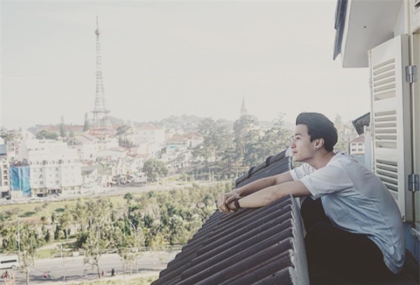 Sau 3 năm yêu Hoàng Oanh, Huỳnh Anh bất ngờ đăng status thông báo đang độc thân - Ảnh 2.