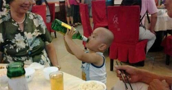 Trẻ uống bia, dù chỉ là 1 ngụm nhỏ, sức khỏe cũng có thể bị tàn phá khủng khiếp - Ảnh 3.