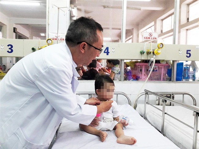 TP.HCM: Để bé “tự đói khắc đòi ăn”, mẹ suýt giết con trai 3 tuổi - Ảnh 1.