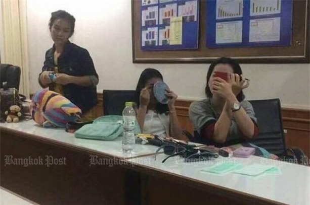 Nụ cười lạnh người và màn trang điểm khó hiểu của 3 nữ nghi phạm vụ giết người gây rúng động Thái Lan - Ảnh 5.