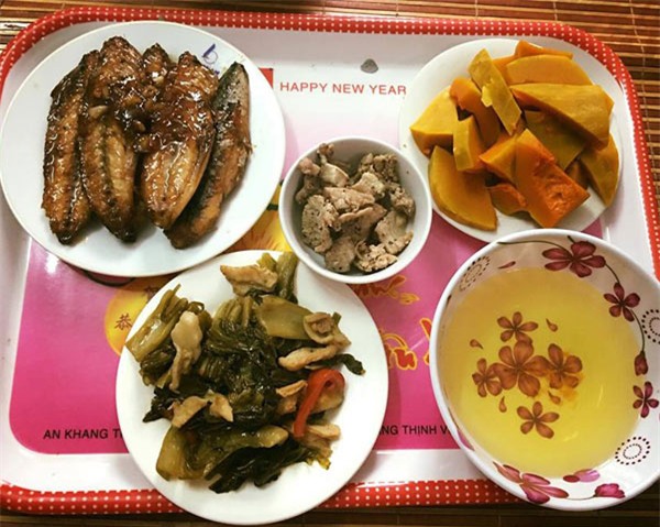 tu di cho, nau com cho vo sau sinh, anh chong 8x duoc chi em khen ngoi het loi - 3