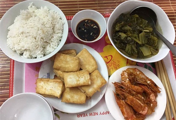 tu di cho, nau com cho vo sau sinh, anh chong 8x duoc chi em khen ngoi het loi - 5