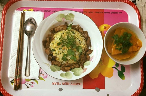 tu di cho, nau com cho vo sau sinh, anh chong 8x duoc chi em khen ngoi het loi - 9