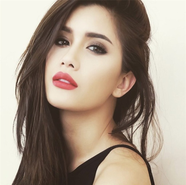 Thí sinh Hoa hậu chuyển giới Thái Lan gây chú ý vì sở hữu khuôn mặt xinh đẹp như diễn viên nổi tiếng - Ảnh 2.