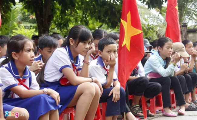 Xet tot nghiep lai tai truong co 225 hoc sinh khong giay khen hinh anh 1