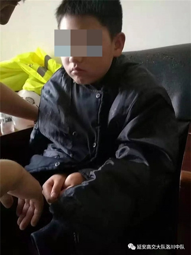 Cảnh sát hồn nhiên chơi điện tử trong ca trực và sự thật phía sau khiến nhiều người không khỏi kinh ngạc - Ảnh 2.