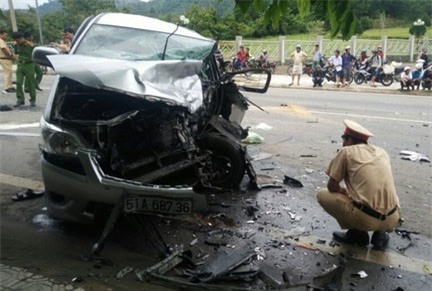 nguyen nhan ban dàu vụ 2 oto dói dàu khién 9 nguòi bị thuong hinh anh 1