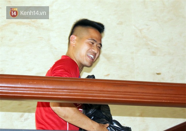 Xuân Trường khoe đồng hồ hiệu trong ngày tập trung đội tuyển Việt Nam - Ảnh 4.