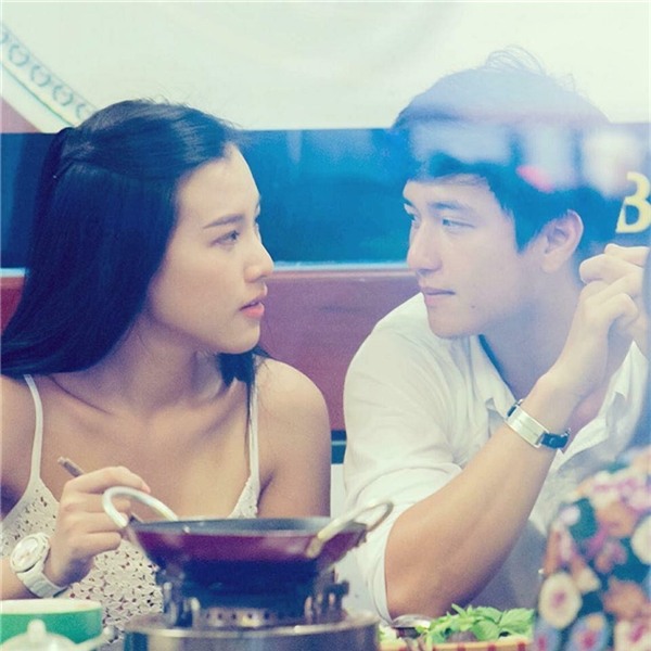 Dù vậy, nhưng Hoàng Oanh vẫn gửi gắm, vẫn truyền cảm hứng, mong muốn mọi người đừng nhìn vào chuyện tan vỡ mà mất niềm tin. Cô viết: