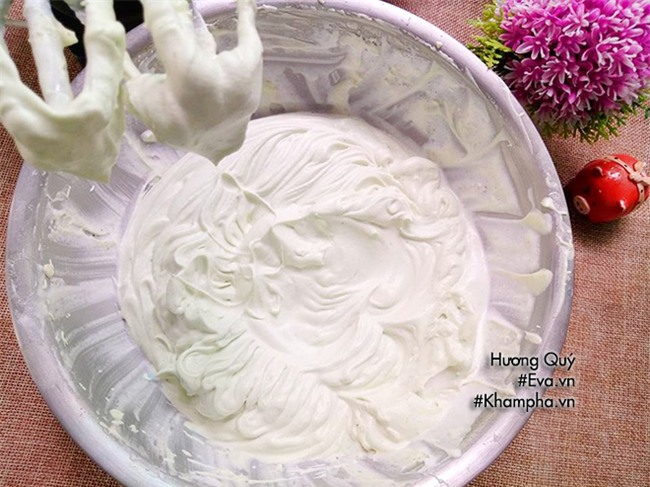 kem tuoi tra xanh dau den hap dan, can mot mieng, mat lim tim - 4