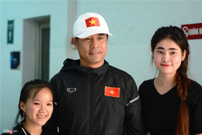 Xuan Truong than thien voi fan o ngay dau tap trung hinh anh 7