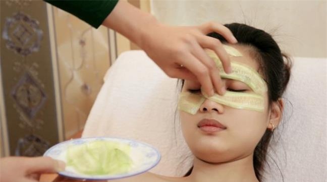 Cach dap mat na dua chuot lam trang da hieu qua