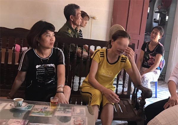 Giọt nước mắt tủi hờn của người vợ bị chồng xích cổ, nhốt trong nhà - Ảnh 2.