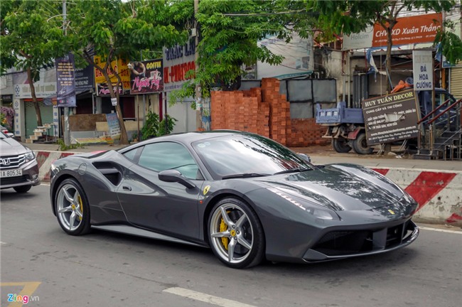 Cuong Do La tau them sieu xe Ferrari 488 GTB mau xam hinh anh 1