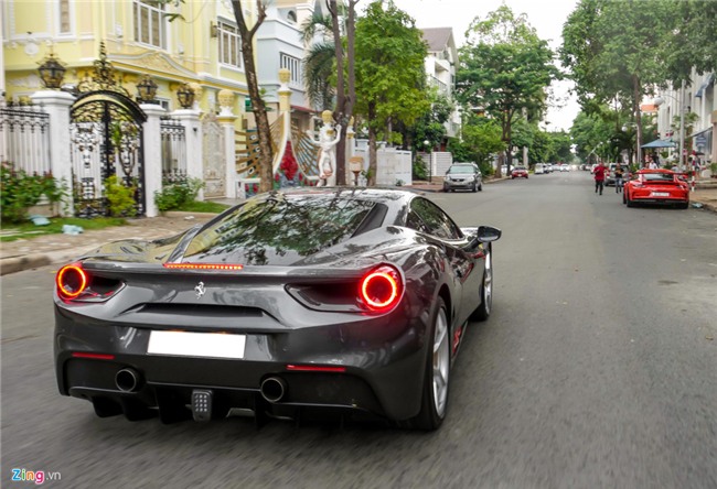 Cuong Do La tau them sieu xe Ferrari 488 GTB mau xam hinh anh 3