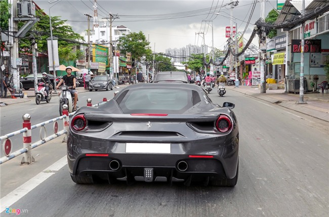 Cuong Do La tau them sieu xe Ferrari 488 GTB mau xam hinh anh 5