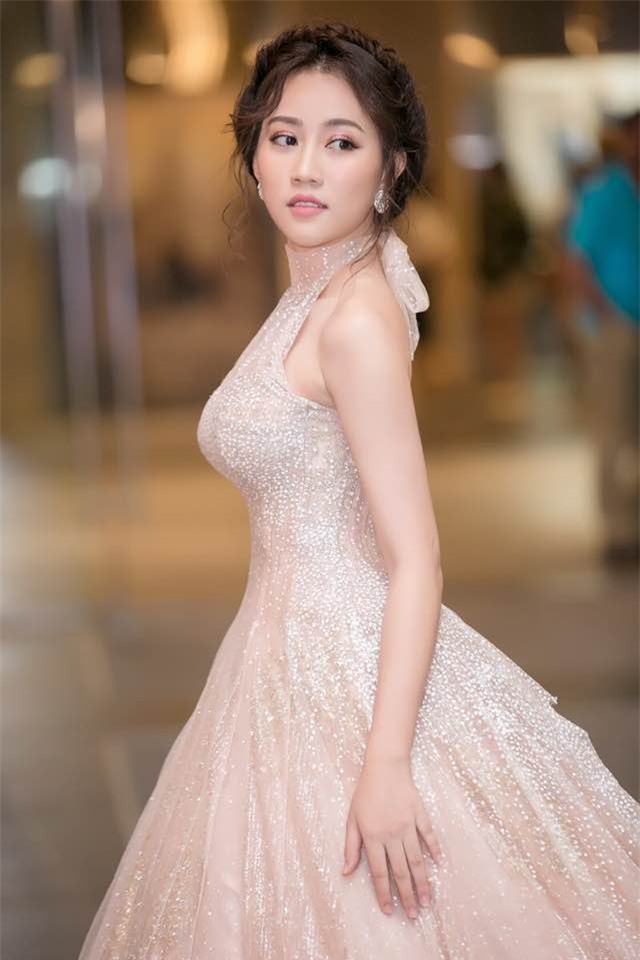 lo danh tinh co gai cuc xinh duoc cho la