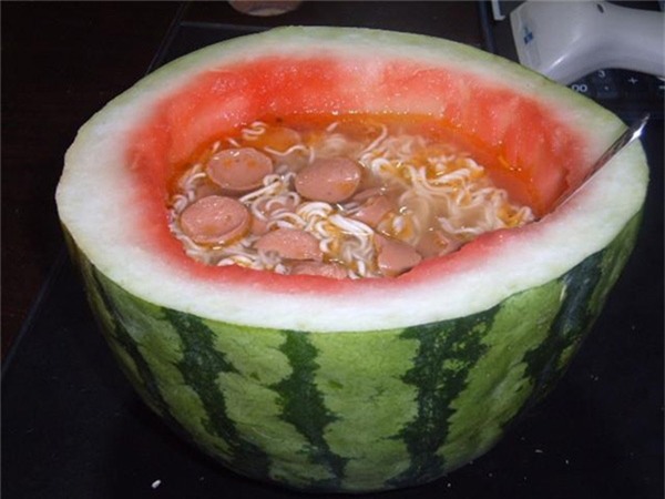 cuoi dau ruot voi bat mi an lien chong nong trong, noi mun cua “thanh lay” - 5