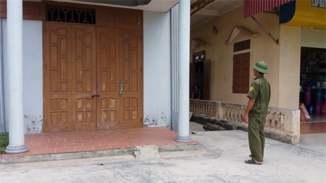 Người cha có con gái bị xích cổ: “Tôi quá đau đớn khi thấy con mình bị hành hạ” - Ảnh 2.