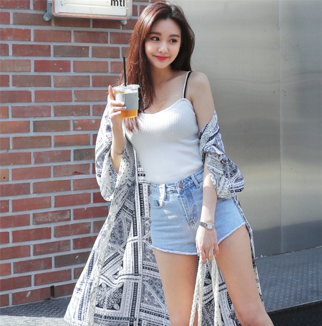 Áo hai dây chất liệu len, vừa sexy hết mức lại vừa phù hợp với thời tiết mát mẻ như thế này! - Ảnh 17.