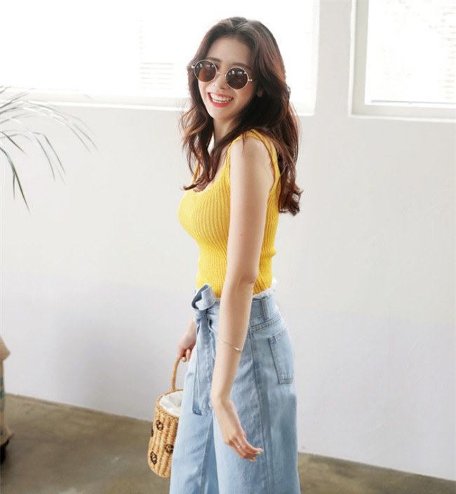 Áo hai dây chất liệu len, vừa sexy hết mức lại vừa phù hợp với thời tiết mát mẻ như thế này! - Ảnh 8.