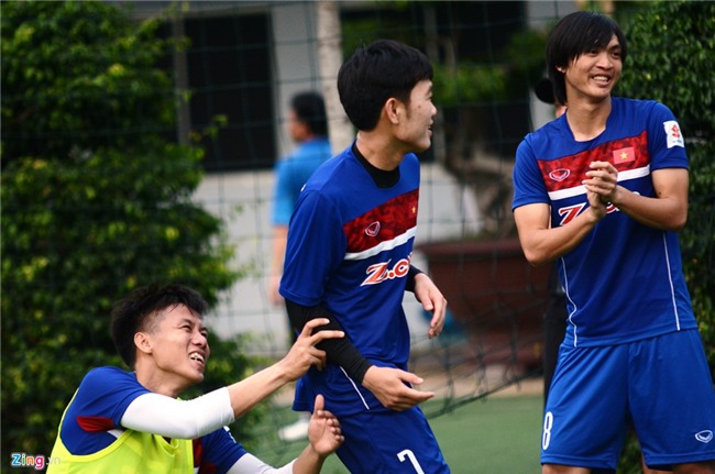 Que Ngoc Hai treu choc Xuan Truong tren san tap hinh anh 5