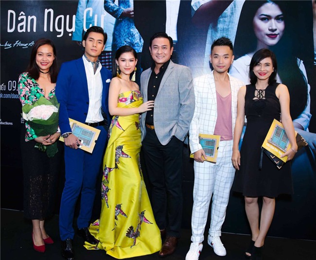 Truong Giang, Nha Phuong mac do doi di xem phim hinh anh 4