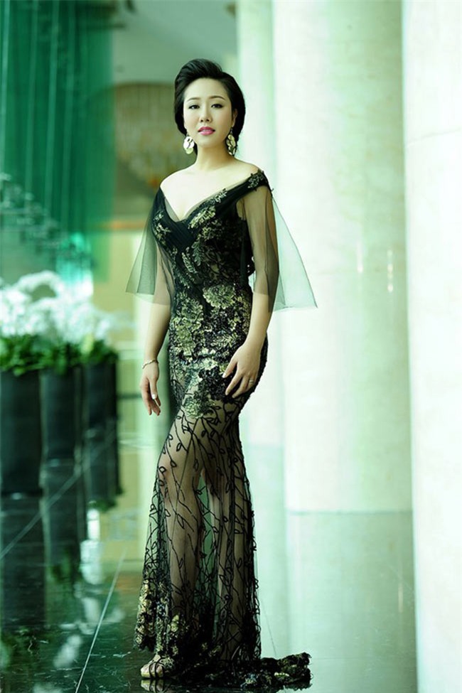 troi ban ve dep hon nguoi, nhung hh ngo phuong lan cu tu dim sac dang tiec - 5