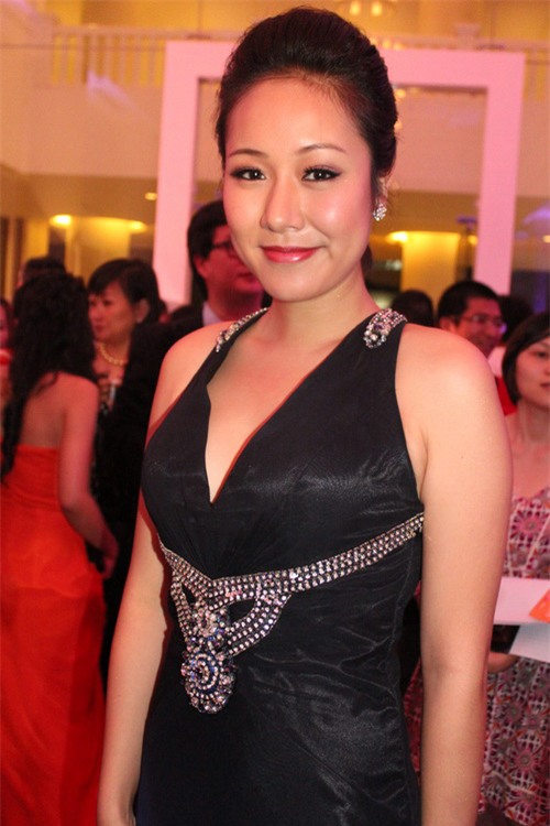 troi ban ve dep hon nguoi, nhung hh ngo phuong lan cu tu dim sac dang tiec - 8