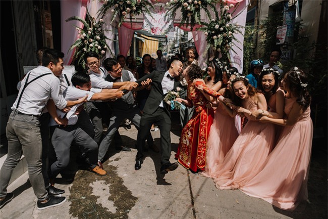 Một thập kỷ yêu và đám cưới “bá đạo” cô dâu mời nguyên dàn phù rể uống nước tương xá xị - Ảnh 6.