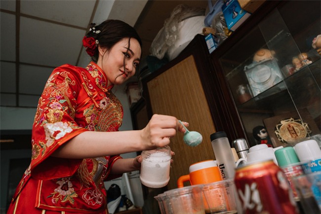 Một thập kỷ yêu và đám cưới “bá đạo” cô dâu mời nguyên dàn phù rể uống nước tương xá xị - Ảnh 7.