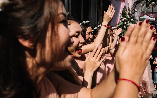 Một thập kỷ yêu và đám cưới “bá đạo” cô dâu mời nguyên dàn phù rể uống nước tương xá xị - Ảnh 8.