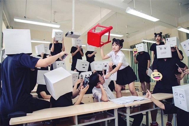 “Khi tôi bị bắt nạt tôi cảm thấy cô đơn lắm, mặc dù xung quanh tôi có rất nhiều người!”