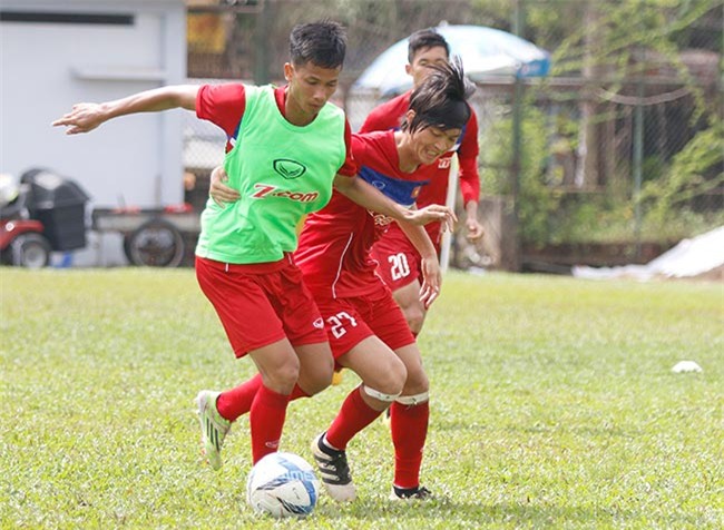 ĐT Việt Nam: Hậu vệ người Giẻ Triêng "đọ súng" Công Phượng - 2