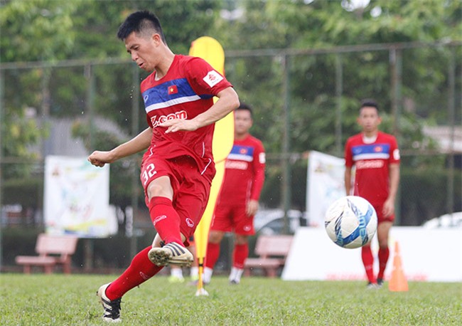 ĐT Việt Nam: Hậu vệ người Giẻ Triêng "đọ súng" Công Phượng - 3