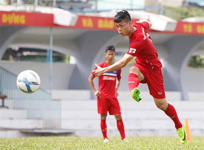 ĐT Việt Nam: Hậu vệ người Giẻ Triêng "đọ súng" Công Phượng - 5