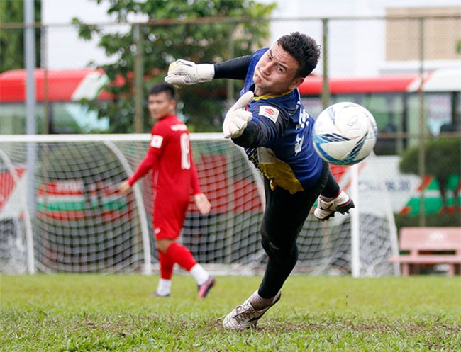 ĐT Việt Nam: Hậu vệ người Giẻ Triêng "đọ súng" Công Phượng - 8