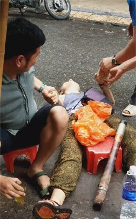 co gai tay to mo cam dieu thuoc lao hut thu nhan cai ket "so den gia" - 3