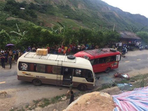 be trai 3 tuoi ra "hong" vu tai nan giao thong roi ngu quen luon tai hien truong - 2