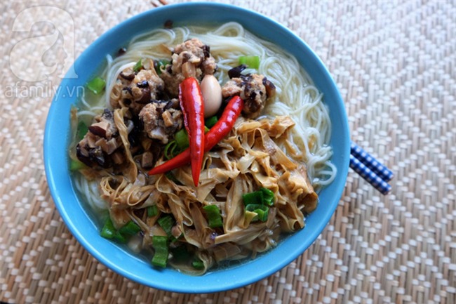 Nấu bún măng mọc cho bữa sáng cả nhà tấm tắc khen ngon - Ảnh 8.