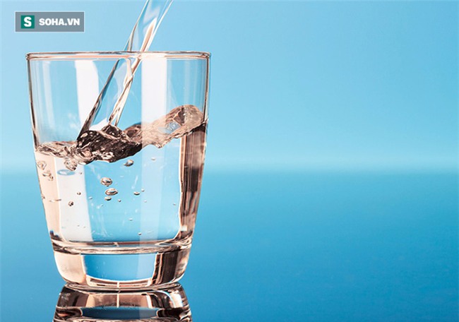 Nước đun đi đun lại, thực phẩm để qua đêm gây ung thư: Đây mới là sự thật! - Ảnh 1.