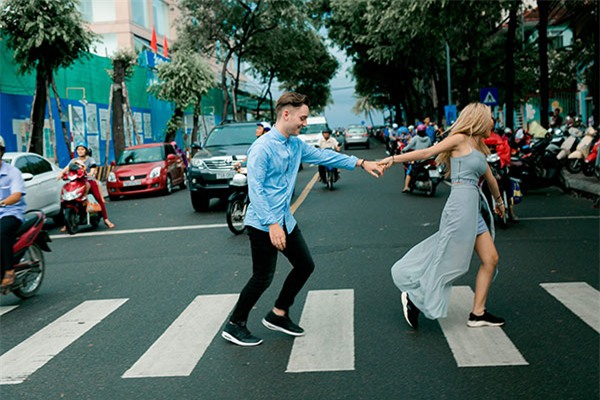 Chỉ một lần gặp, mỹ nữ Khánh Hòa khiến chàng Tây sang Việt Nam du lịch “ở luôn không về” - Ảnh 1.