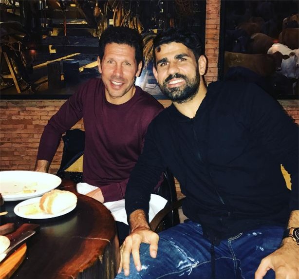 Diego Costa hành xử thế này, chẳng trách bị tống cổ khỏi Chelsea - Ảnh 2.