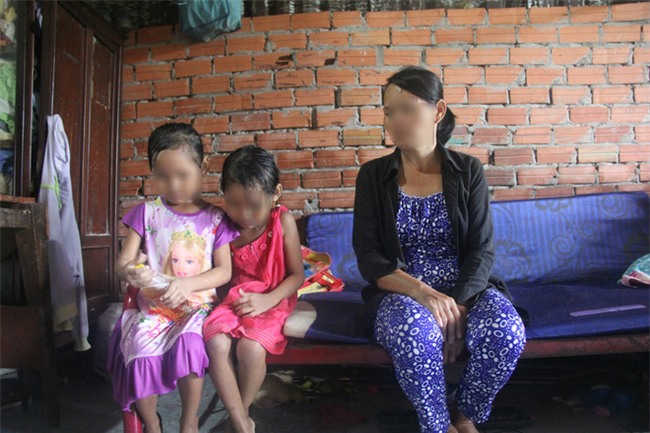 TP.HCM: Mẹ đi mua ve chai bảo con về trước, 2 bé gái sinh đôi 6 tuổi bị hàng xóm dâm ô - Ảnh 11.