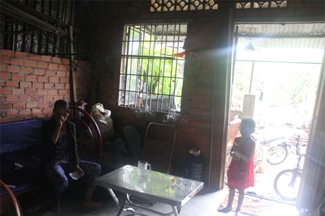 TP.HCM: Mẹ đi mua ve chai bảo con về trước, 2 bé gái sinh đôi 6 tuổi bị hàng xóm dâm ô - Ảnh 7.