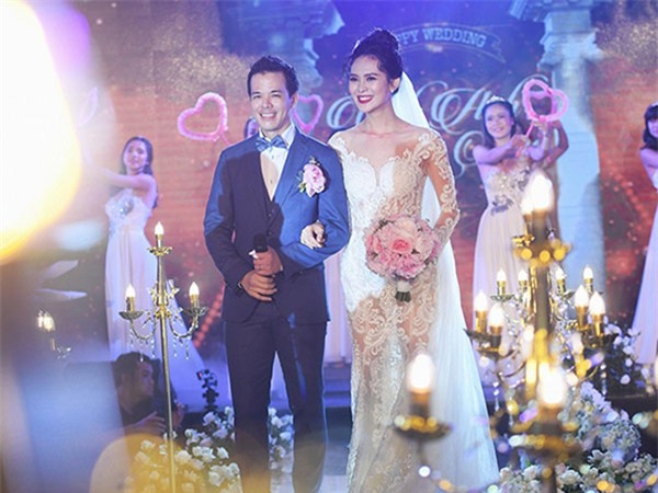 khi yeu chi di taxi, ve nha, hoa hau moi biet chong la dai gia mia duong, lam dam cuoi chuc ty - 1