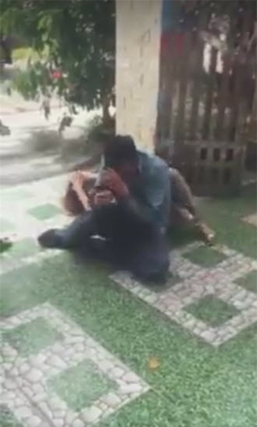 phat hien vo hen tinh nhan di du lich, chong cung "500 anh em" den tan noi lam viec danh ghen - 2