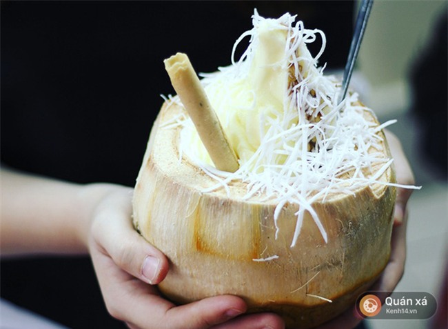 2 món ăn trong quả dừa đang cực hot ở Hà Nội bạn nhất định phải thử - Ảnh 3.